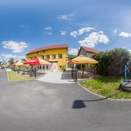 Apartmany-Zamecka Restaurace Jindrichovice Екстериор снимка